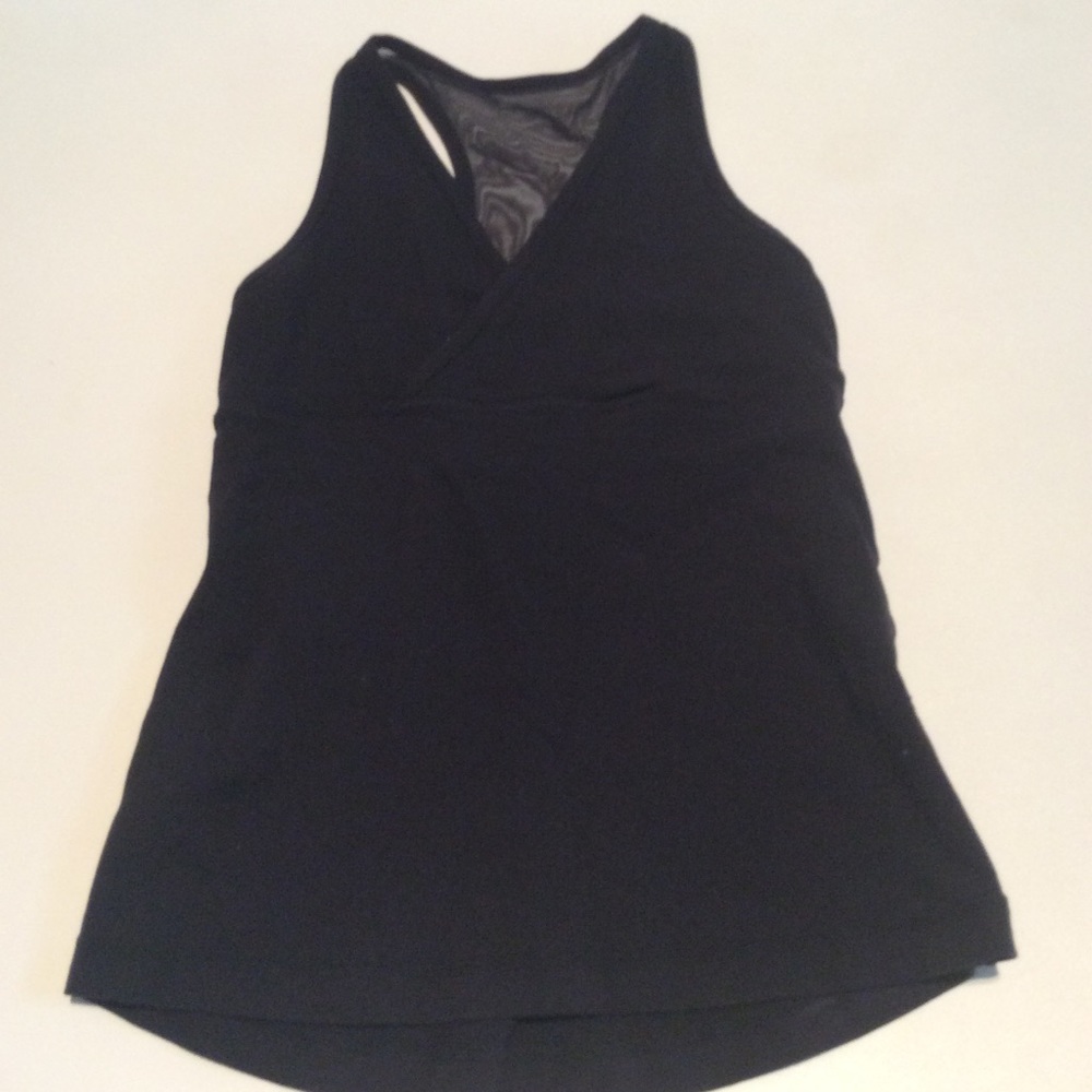 Black lululemon tank.